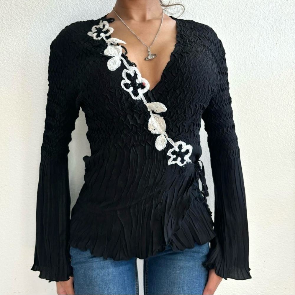 *SOLD!* Komarov Black Blouse with White Floral Details Y2K - Picture 4 of 8